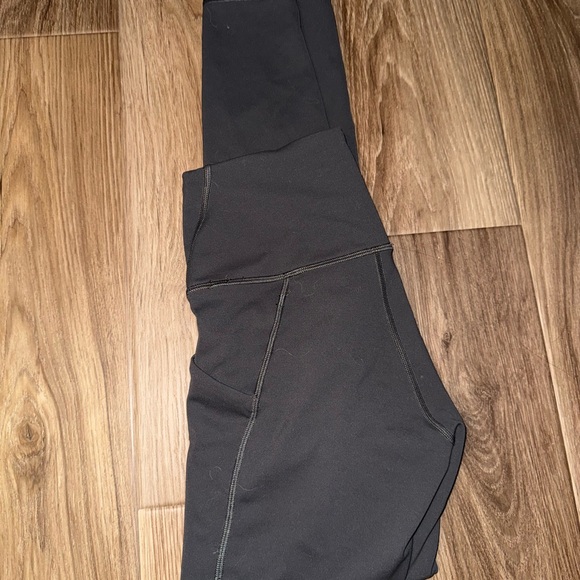 Lulu wunder train high rise tight with pockets 28” graphite grey size 6 NWOT - Picture 2 of 2
